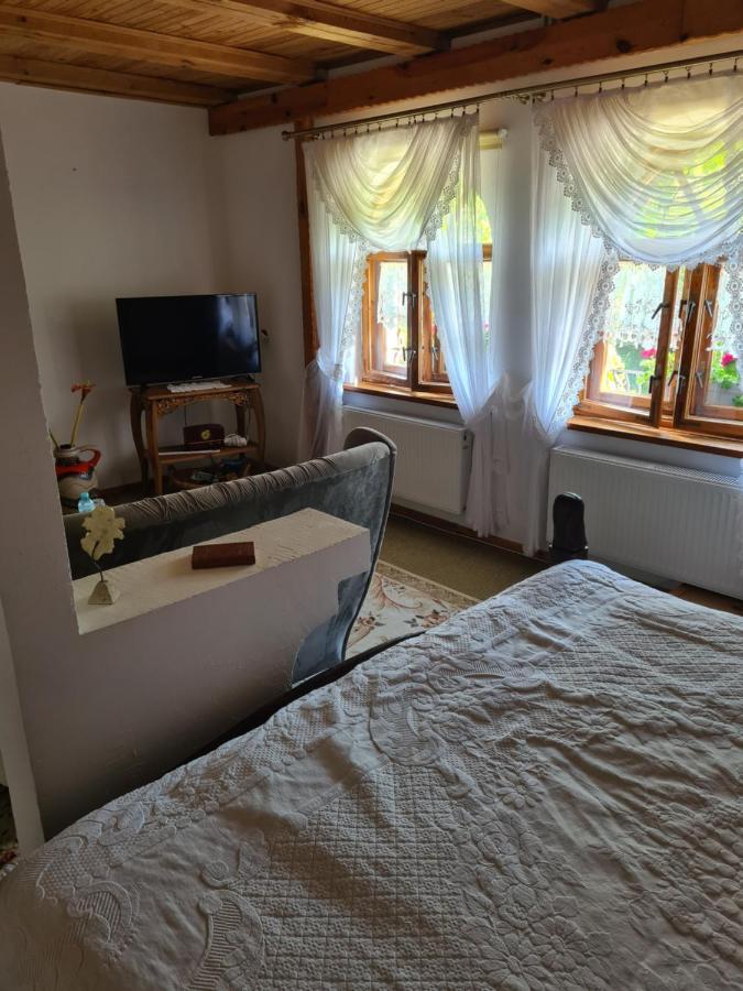 Dworek Sw.Antoniego Slawutowo Экстерьер фото
