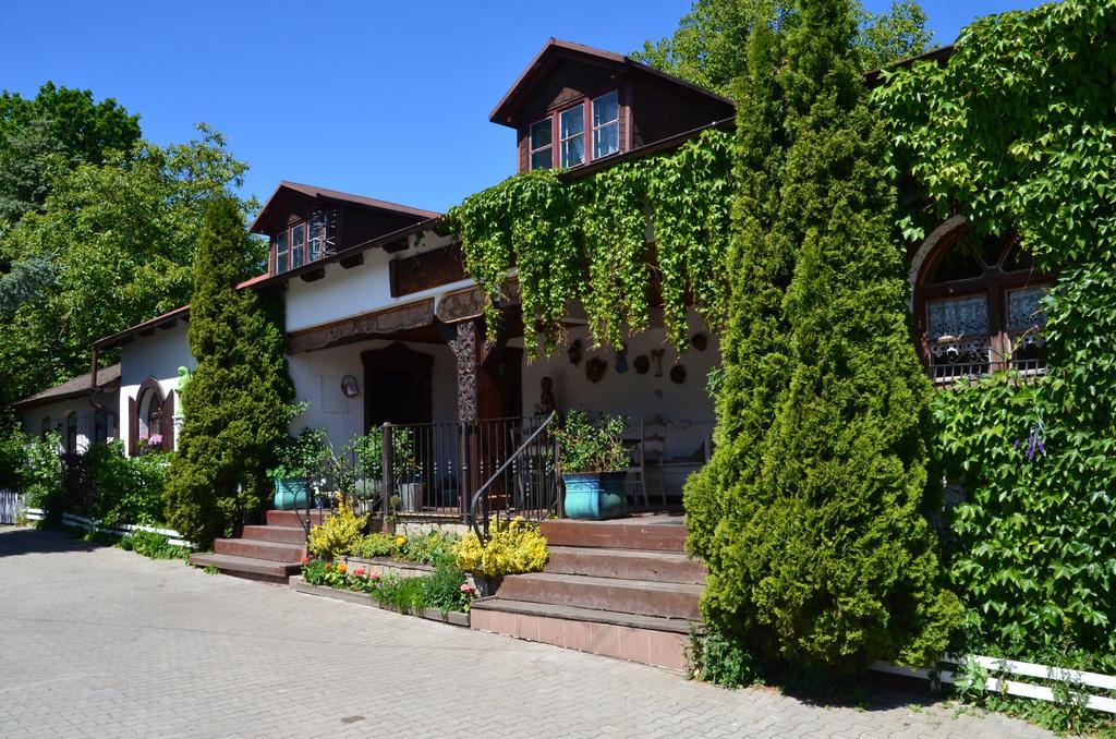 Dworek Sw.Antoniego Slawutowo Экстерьер фото