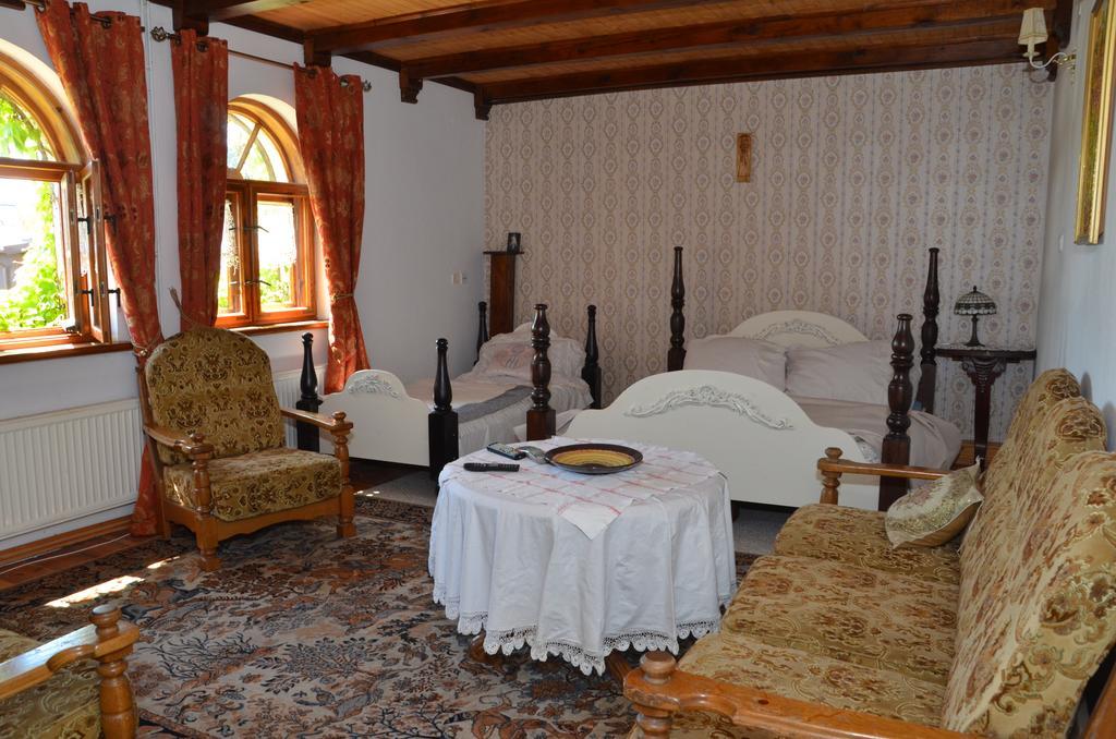 Dworek Sw.Antoniego Slawutowo Экстерьер фото
